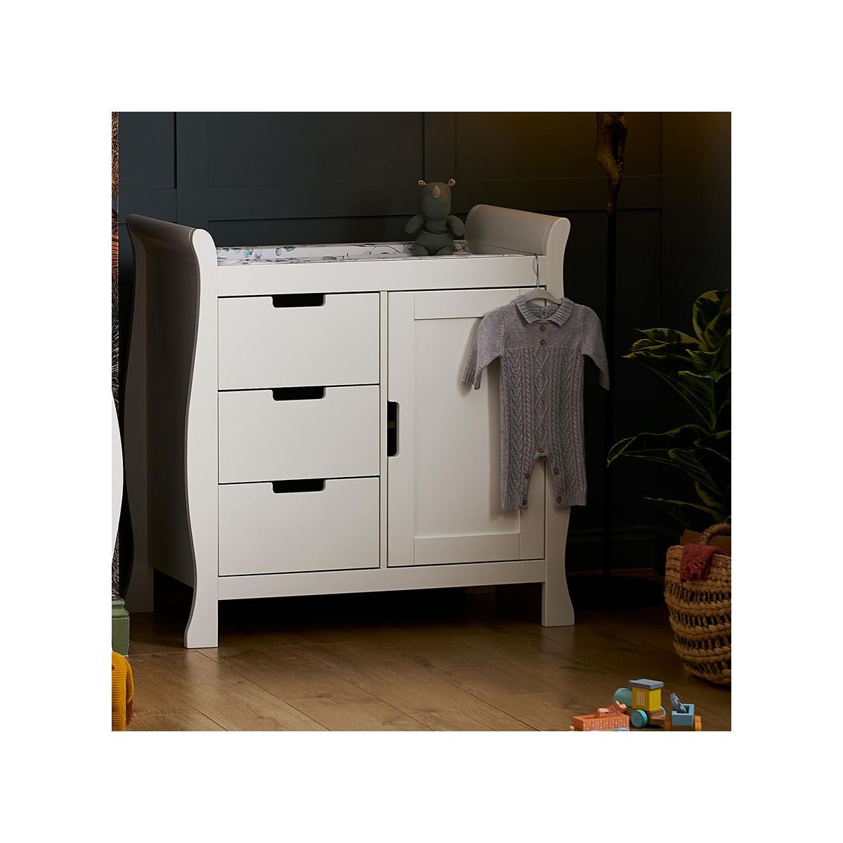 Obaby Stamford Sleigh Closed Changing Unit