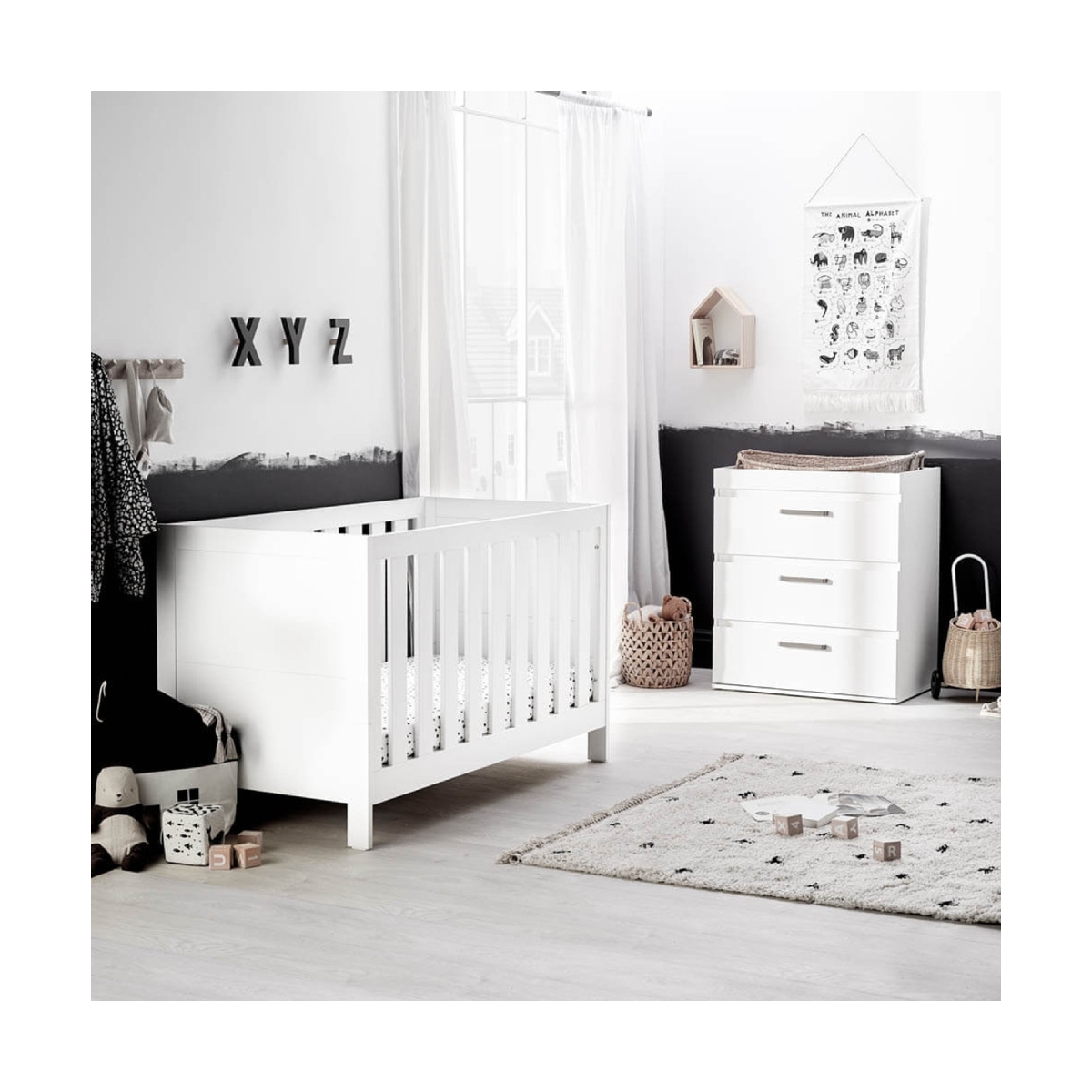 Silver Cross Finchley 2 Piece Cot Bed & Dresser Set