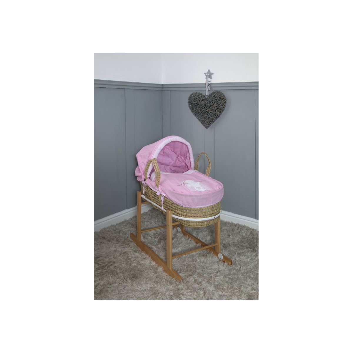 Cuddles Collection Bear Palm Moses Basket with Rocking Stand